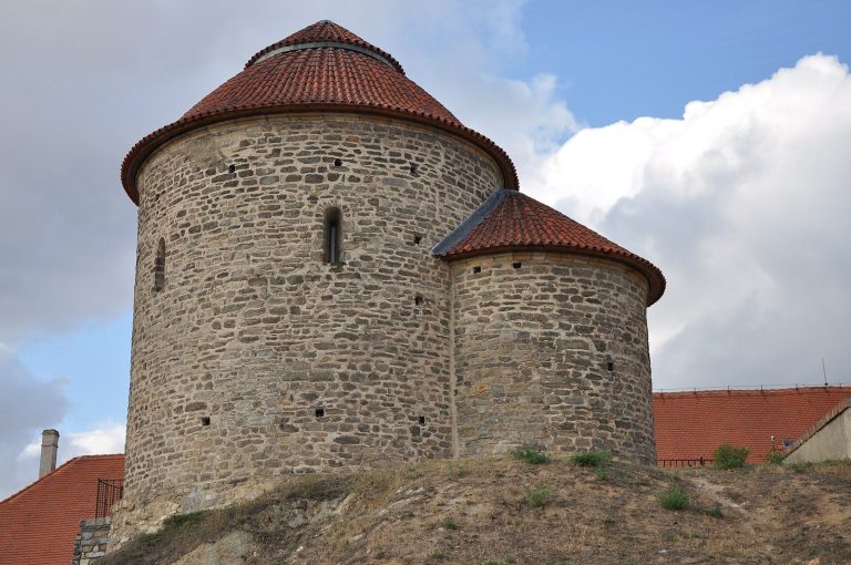 Ducal Rotunda of the Virgin Mary and St Catherine: A Romanesque Castle Chapel in Znojmo