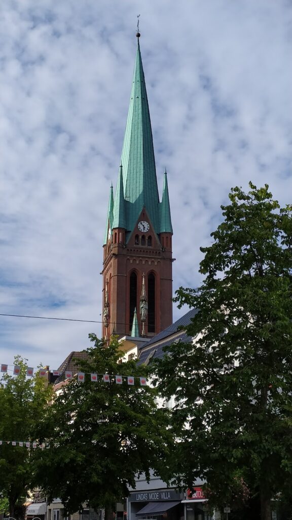 St. Lamberti: A Historic Roman Catholic Parish Church in Gladbeck 3 St. Lamberti