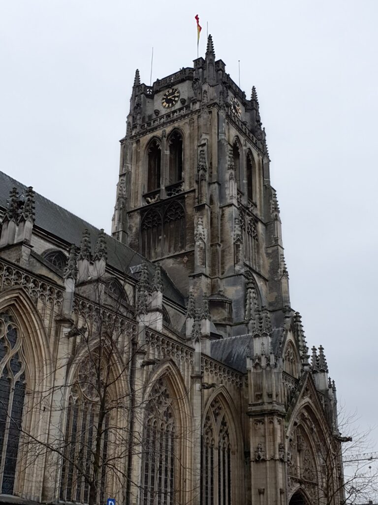 Basilica of Our Lady: Tongeren’s Gothic Basilica and Former Cathedral 2 Basilica of Our Lady