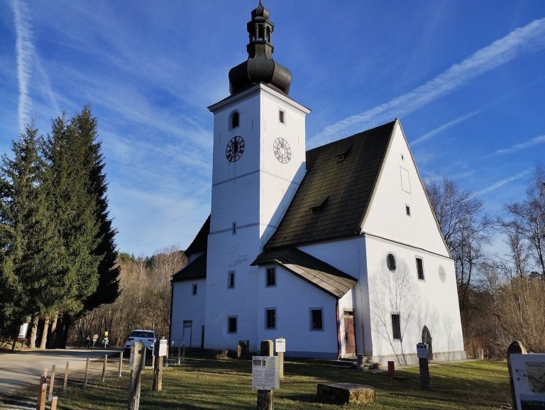 Church of the Nativity of the Virgin Mary (Cetviny): A Gothic Parish Church in Czechia