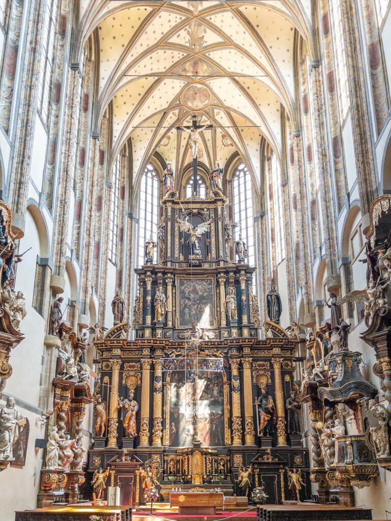 Church of Our Lady of the Snow in Prague: An Unfinished Carmelite Church and Franciscan Parish