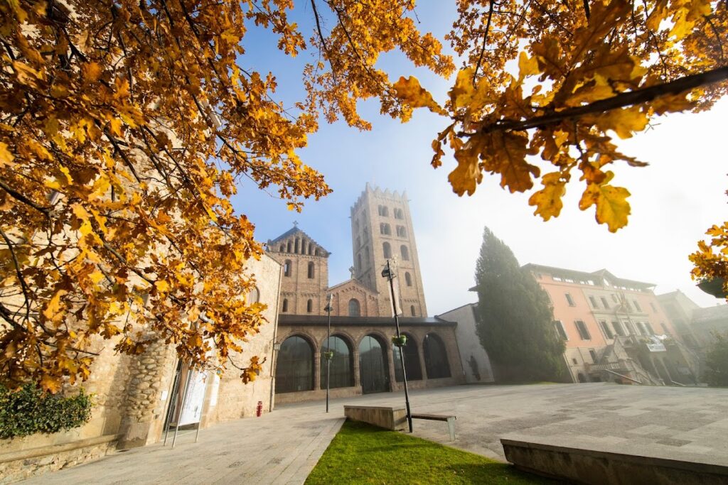 Santa Maria de Ripoll: A Benedictine Monastery and Catalan Cultural Centre 1 Santa Maria de Ripoll