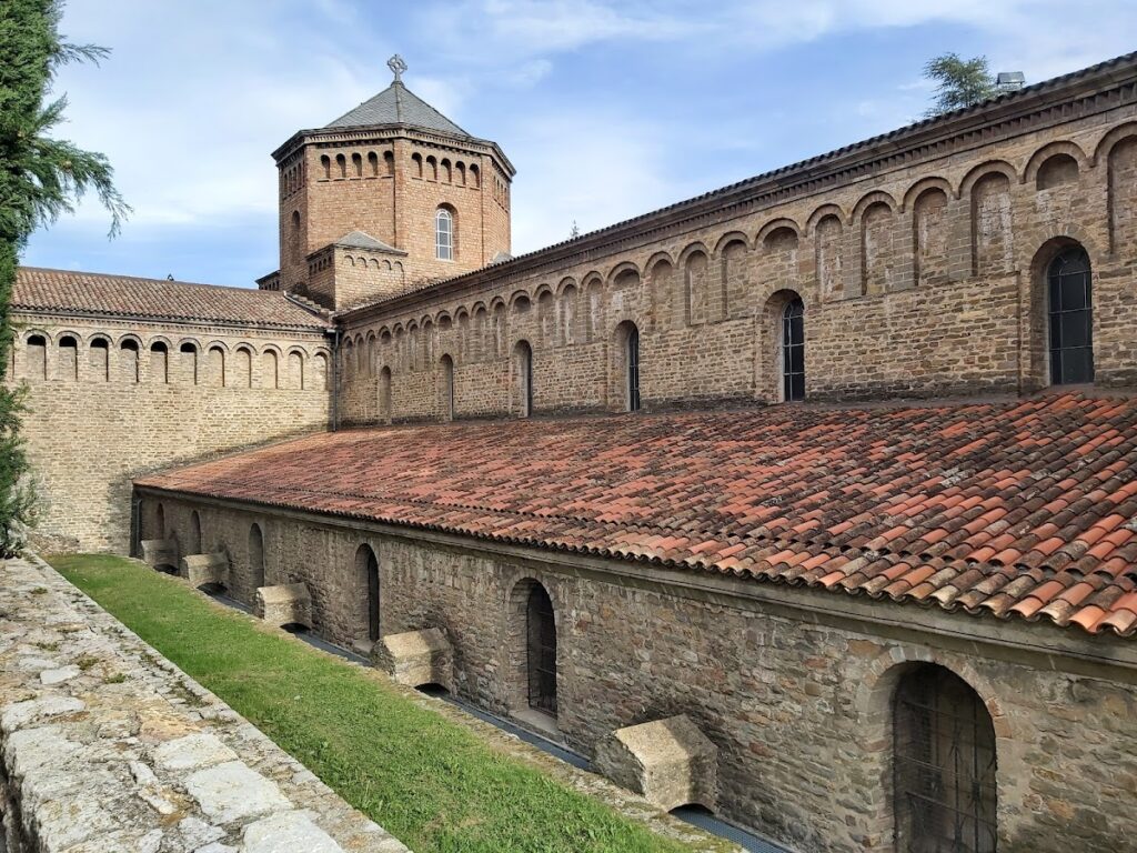 Santa Maria de Ripoll: A Benedictine Monastery and Catalan Cultural Centre 4 Santa Maria de Ripoll