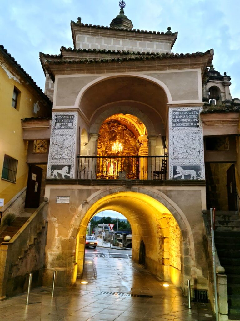 Puerta de Trujillo: Medieval Gateway and Baroque Hermitage in Plasencia