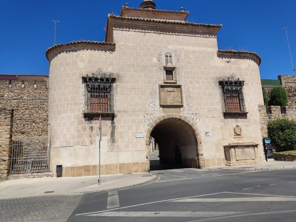 Puerta de Trujillo: Medieval Gateway and Baroque Hermitage in Plasencia 2 Puerta de Trujillo