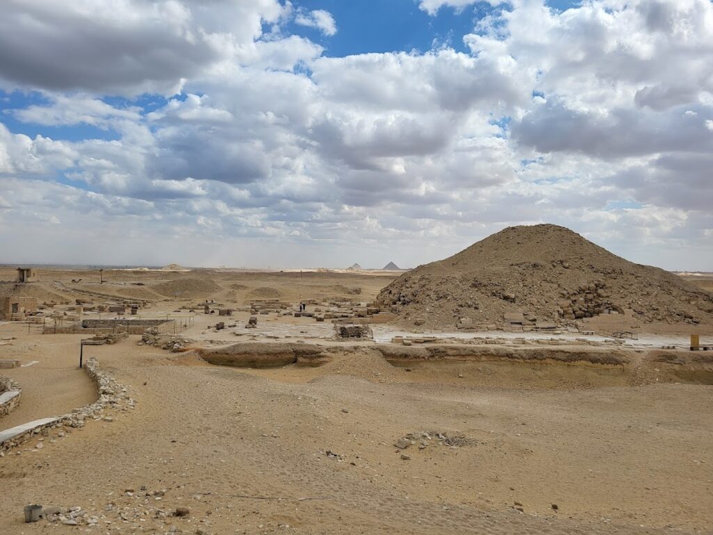 Red Pyramid: Sneferu’s Fourth-Dynasty Royal Tomb at Dahshur 2 Red Pyramid