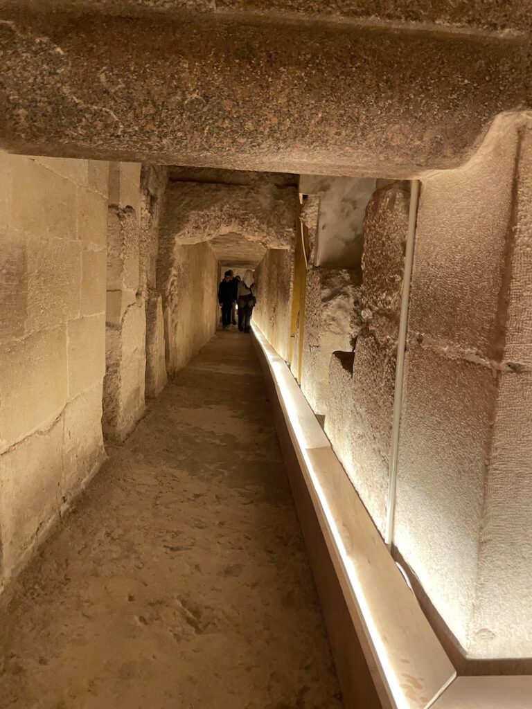 Pyramid of Menkaure: A Fourth-Dynasty Royal Tomb at Giza 5 Pyramid of Menkaure