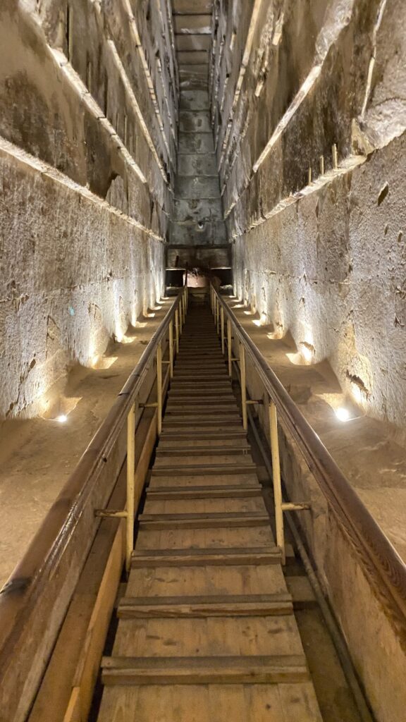 Great Pyramid of Giza: Royal Tomb of Pharaoh Khufu 3 Great Pyramid of Giza