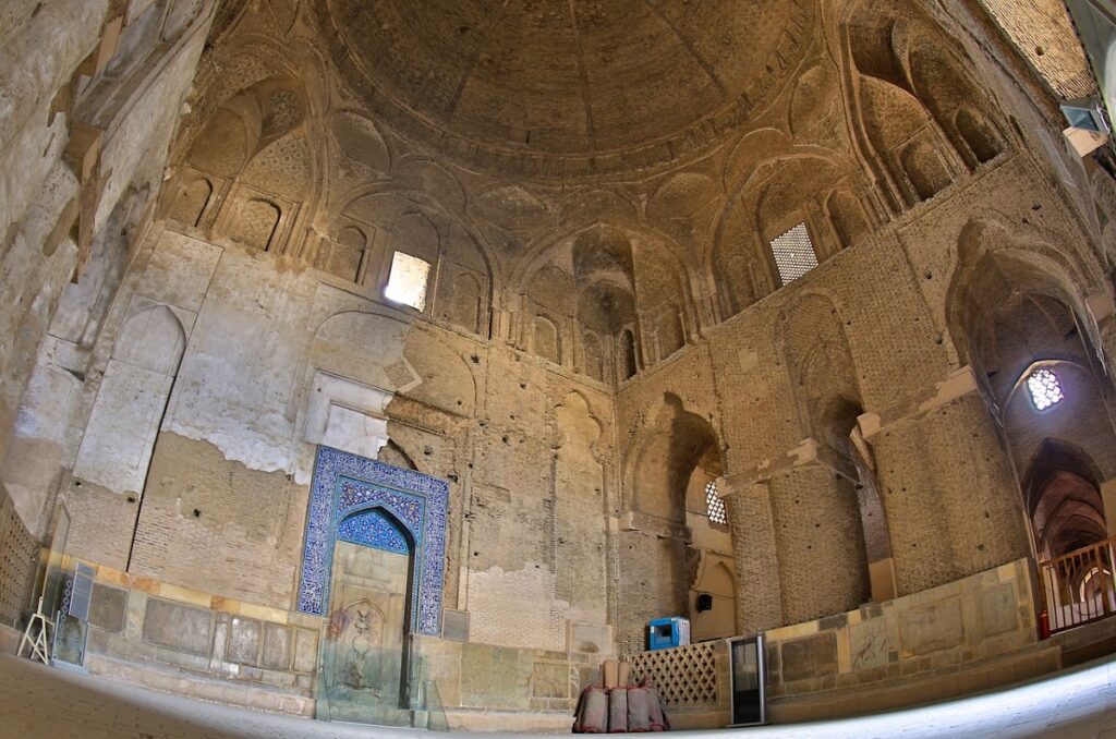 Jameh Mosque of Isfahan: A Historic Congregational Mosque in Iran 4 Jameh Mosque of Isfahan