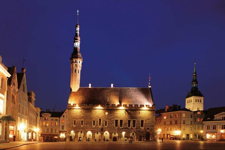 Tallinn Town Hall: Medieval Municipal Centre in Estonia