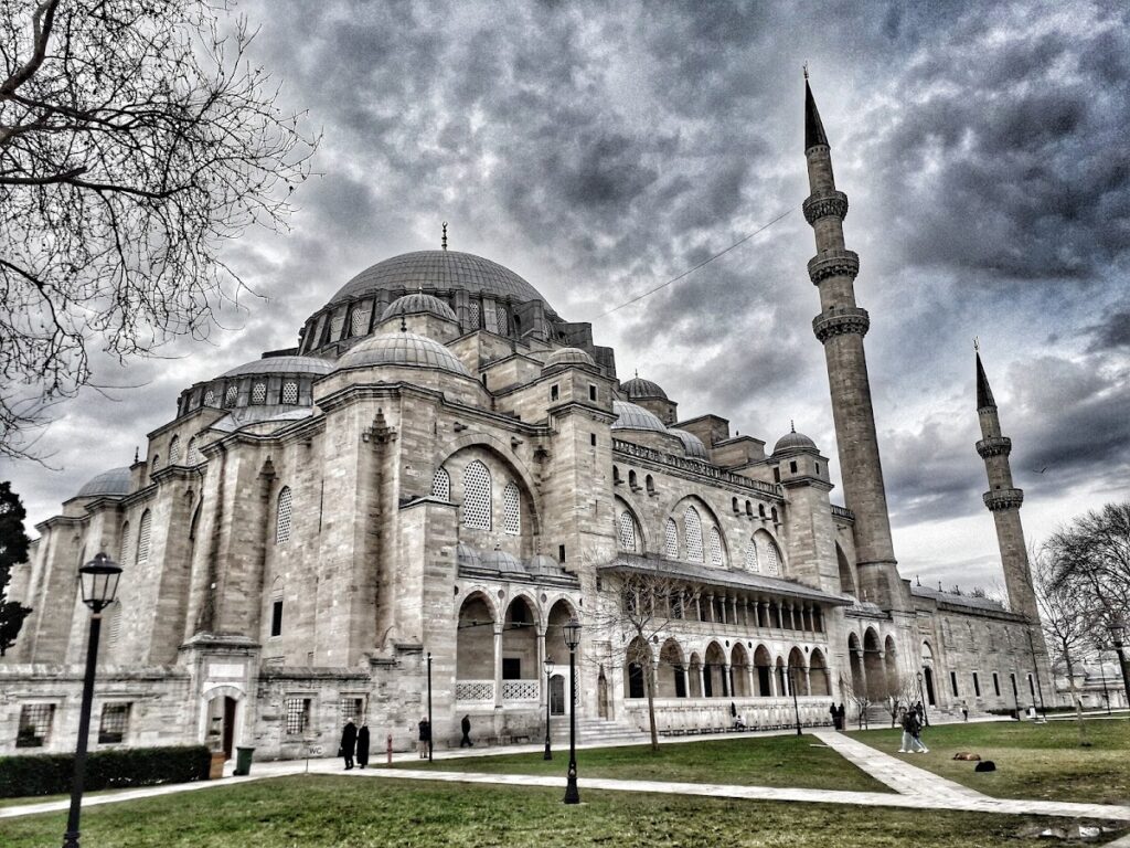 Süleymaniye Mosque: An Ottoman Imperial Mosque in Istanbul 2 Süleymaniye Mosque