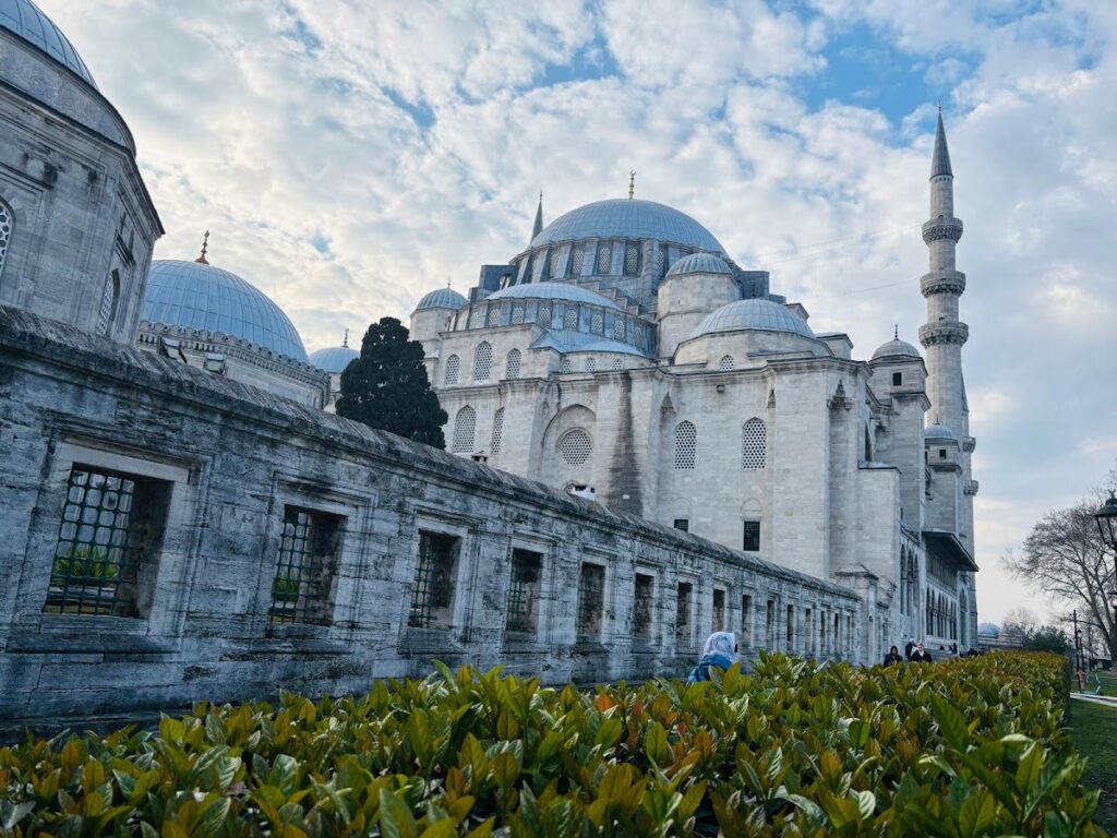 Süleymaniye Mosque: An Ottoman Imperial Mosque in Istanbul 3 Süleymaniye Mosque