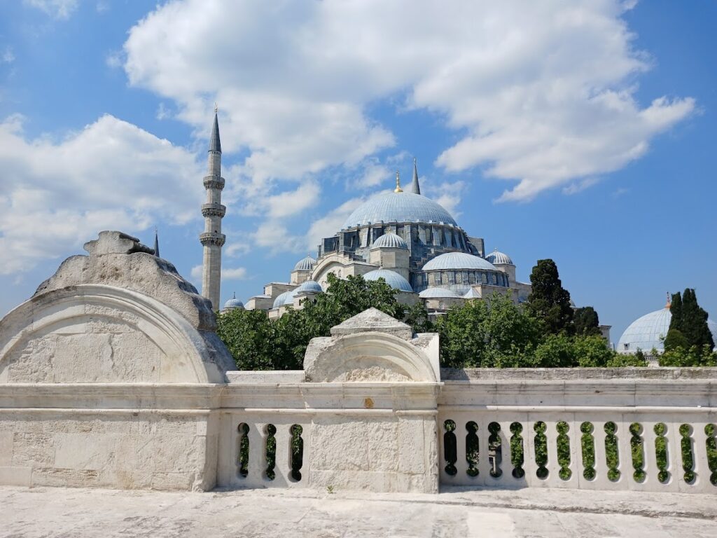 Süleymaniye Mosque: An Ottoman Imperial Mosque in Istanbul 4 Süleymaniye Mosque