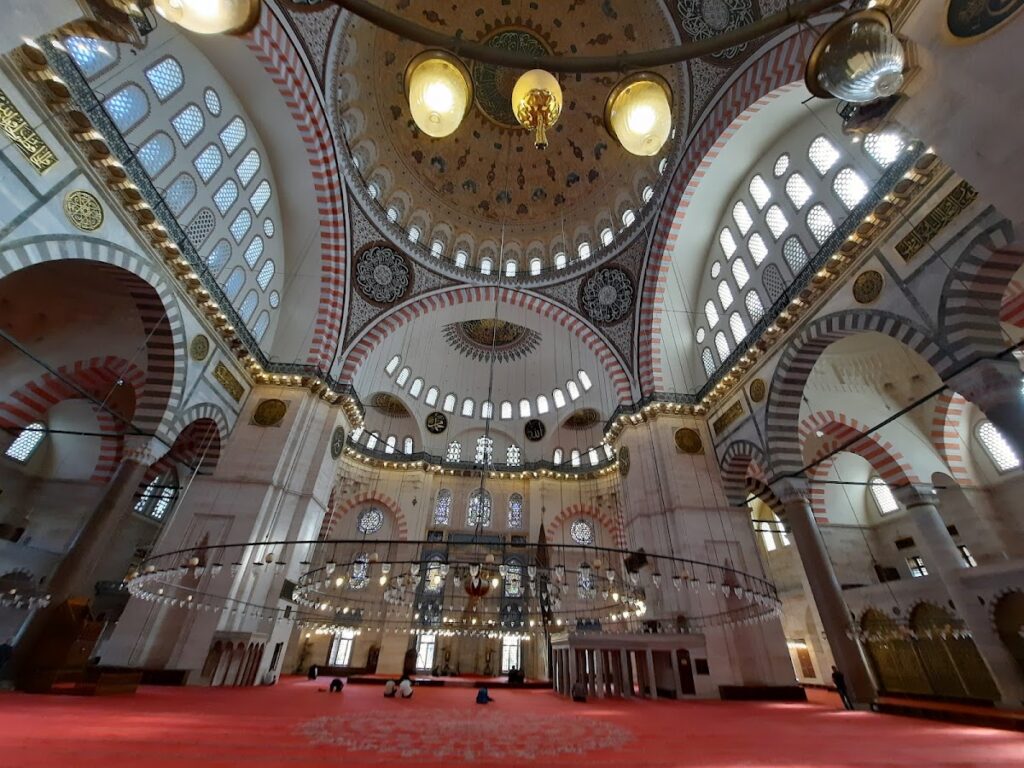Süleymaniye Mosque: An Ottoman Imperial Mosque in Istanbul 5 Süleymaniye Mosque