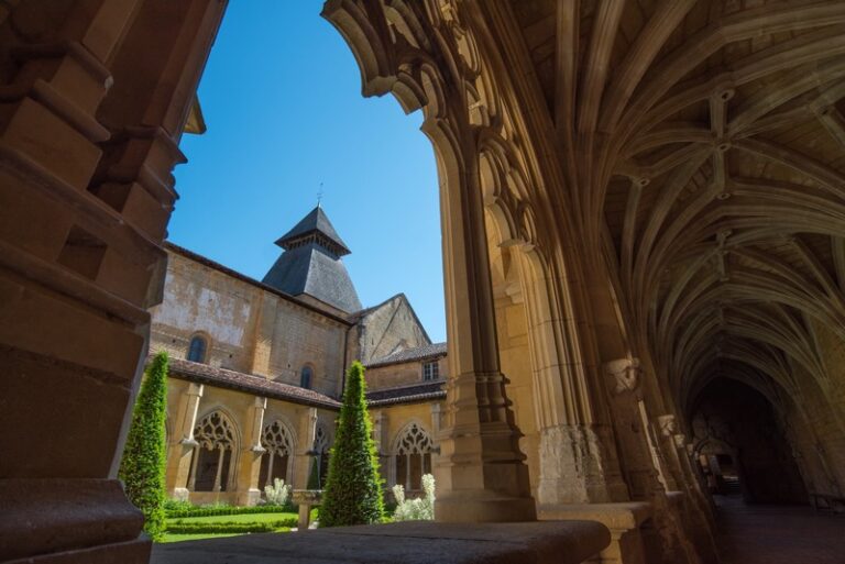 Cadouin Abbey: A Romanesque Monastic and Pilgrimage Centre in France