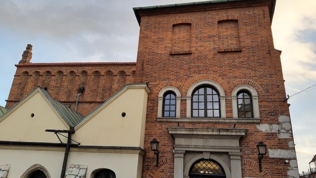 Old Synagogue in Kraków: A Historic Centre of Jewish Religious Life 4 Old Synagogue in Kraków