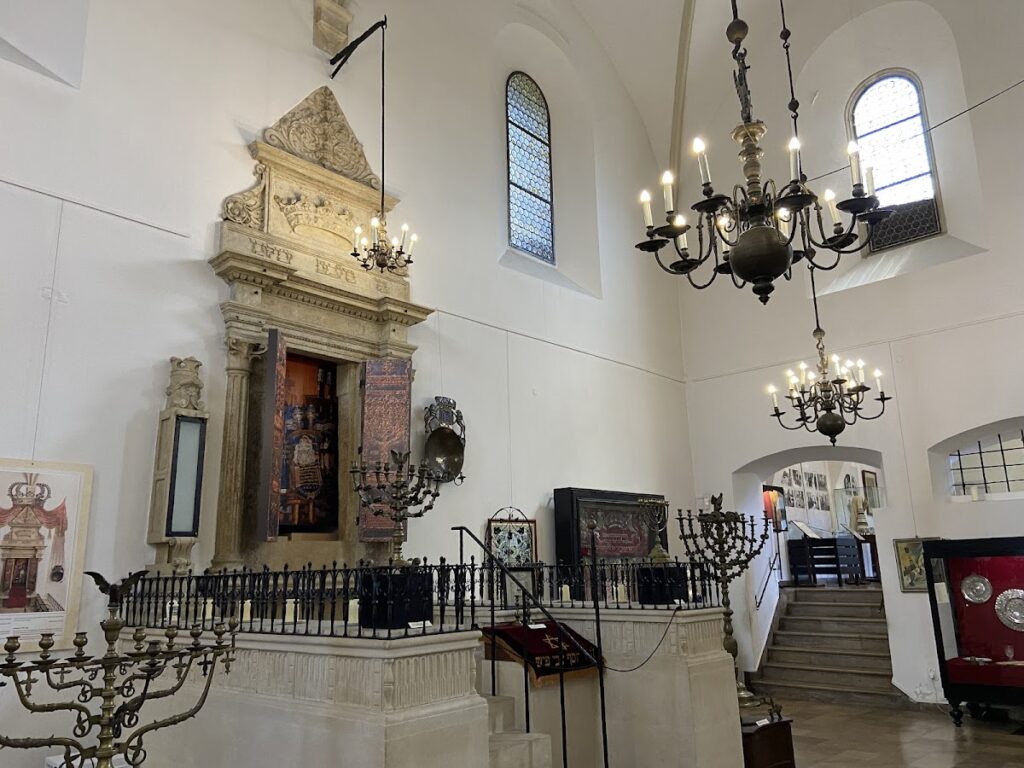 Old Synagogue in Kraków: A Historic Centre of Jewish Religious Life 5 Old Synagogue in Kraków