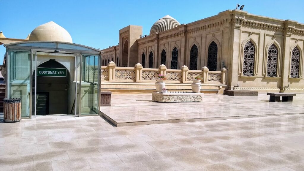 Bibi-Heybat Mosque: A Shiite Shrine and Monument of Islamic Architecture in Baku 4 Bibi-Heybat Mosque