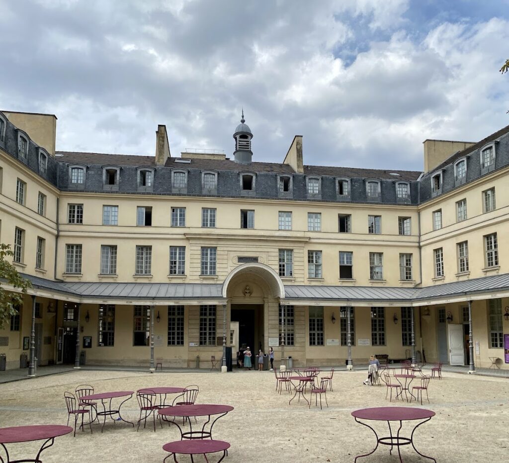 Irish College in Paris: A Centre for Irish Clerical Education and Culture 1 Irish College in Paris