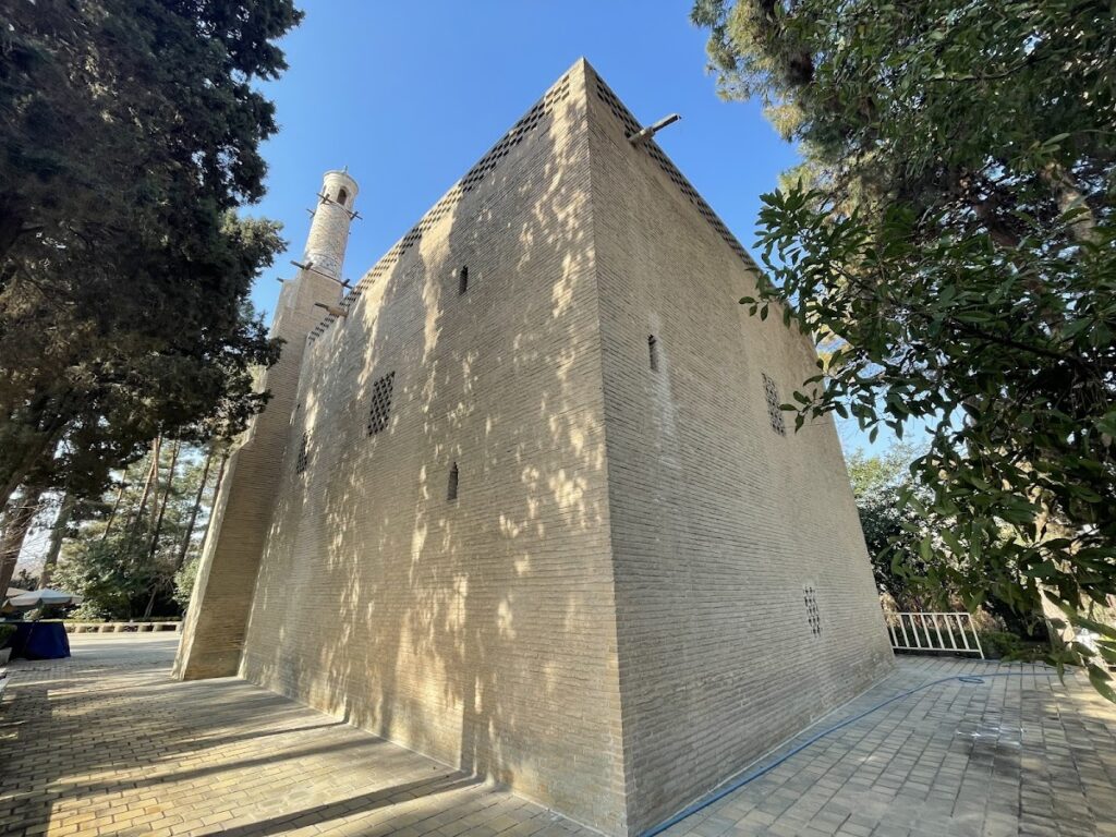 Monar Jonban: The Shaking-Minarets Mausoleum of Esfahan 2 Monar Jonban