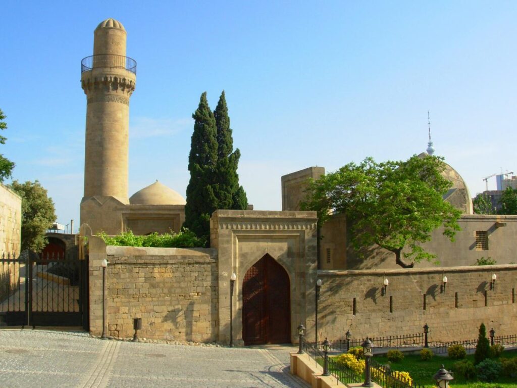 Shirvanshah's Palace Mausoleum: A Fifteenth-Century Dynastic Tomb in Baku 1 Shirvanshah's Palace Mausoleum