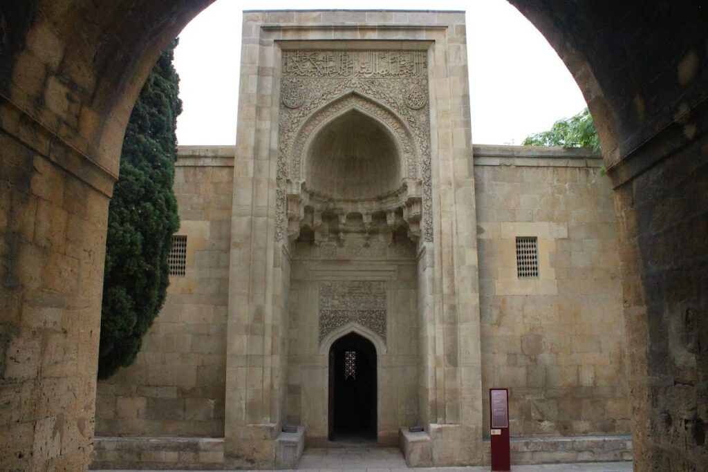 Shirvanshah's Palace Mausoleum: A Fifteenth-Century Dynastic Tomb in Baku 2 Shirvanshah's Palace Mausoleum