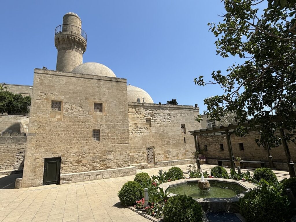 Shirvanshah's Palace Mausoleum: A Fifteenth-Century Dynastic Tomb in Baku 3 Shirvanshah's Palace Mausoleum