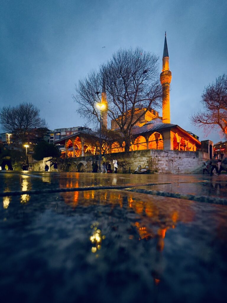Mihrimah Üsküdar Mosque: An Ottoman Mosque by Mimar Sinan 3 Mihrimah Üsküdar Mosque