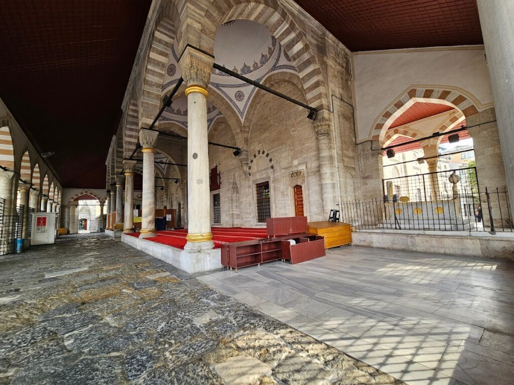 Mihrimah Üsküdar Mosque: An Ottoman Mosque by Mimar Sinan 5 Mihrimah Üsküdar Mosque