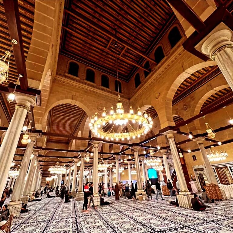 Al-Hussein Mosque: A Fatimid Shrine and Mosque in Cairo