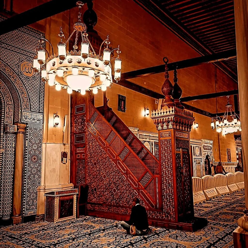 Al-Hussein Mosque: A Fatimid Shrine and Mosque in Cairo 5 Al-Hussein Mosque