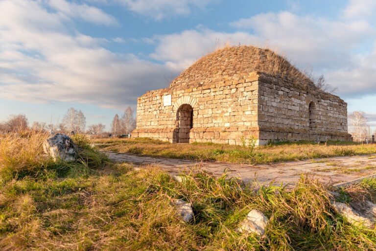 Khusein-bek Mausoleum: A Fourteenth-Century Tatar-Bulgar Shrine in Russia