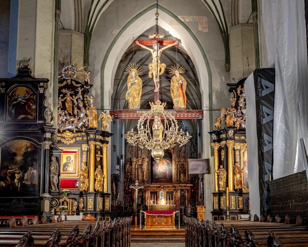 Saint Nicholas Church: A Dominican Minor Basilica in Gdańsk 1 Saint Nicholas Church