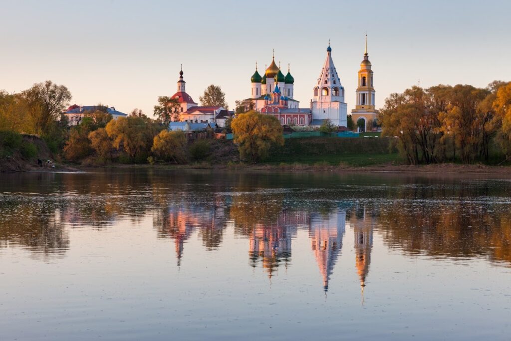 Cathedral of the Dormition of the Theotokos, Kolomna: A Russian Orthodox Cathedral 1 Cathedral of the Dormition of the Theotokos, Kolomna