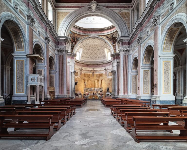 San Giovanni Maggiore: A Historic Roman Catholic Basilica in Naples