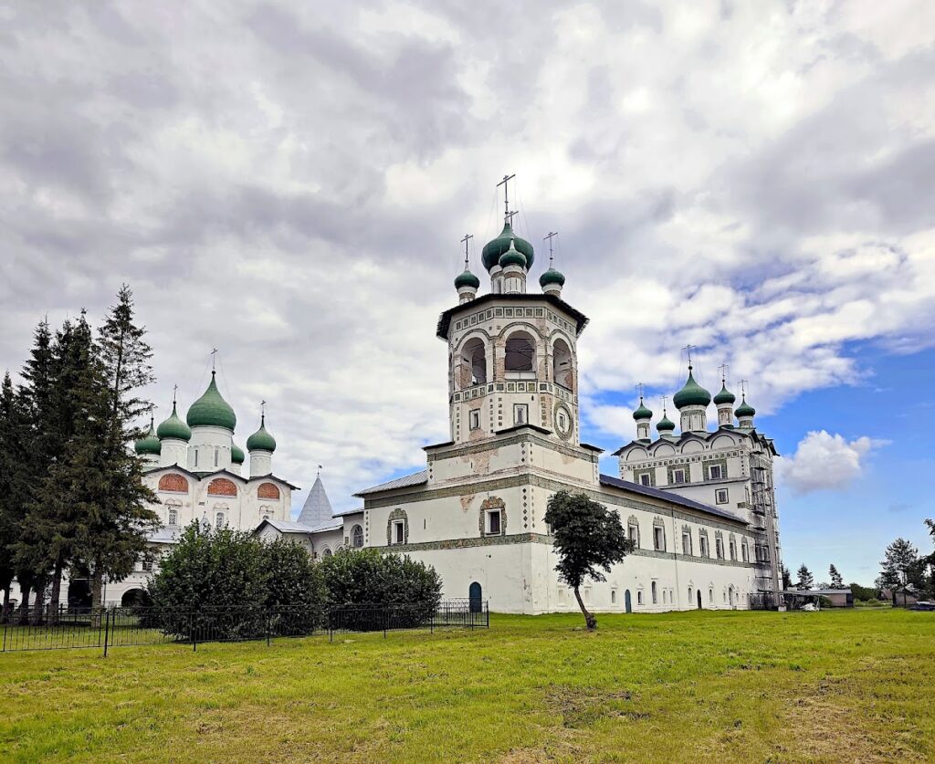 Vyazhishchsky Monastery: A Historic Orthodox Monastic Complex in Russia 1 Vyazhishchsky Monastery