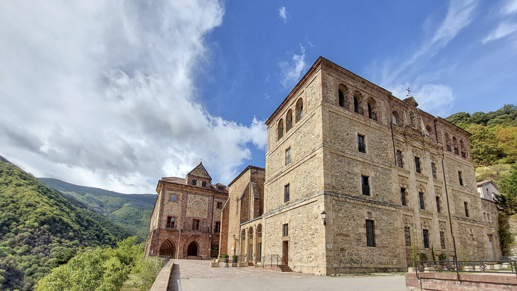 Monastery of Nuestra Señora de Valvanera: A Benedictine Abbey and Sanctuary in Spain 1 Monastery of Nuestra Señora de Valvanera