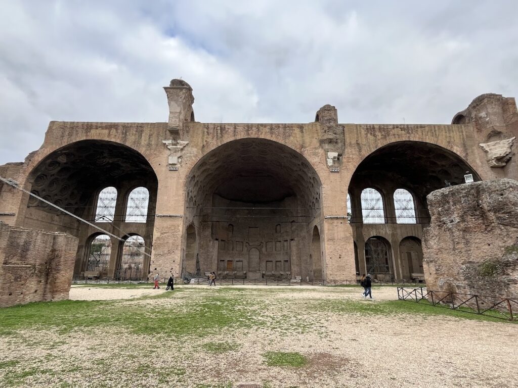 Basilica of Maxentius: A Late Roman Civic and Judicial Basilica in Rome 2 Basilica of Maxentius