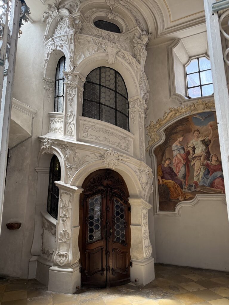 Heilig-Geist-Kirche: A Historic Roman Catholic Parish Church in Munich 4 Heilig-Geist-Kirche