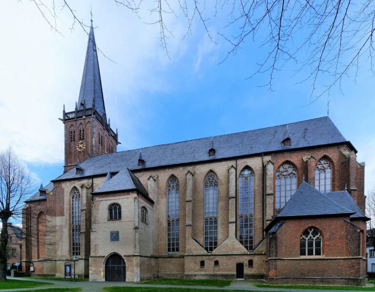 St. Nicholas Church: A Gothic Hall Church in Kalkar, Germany