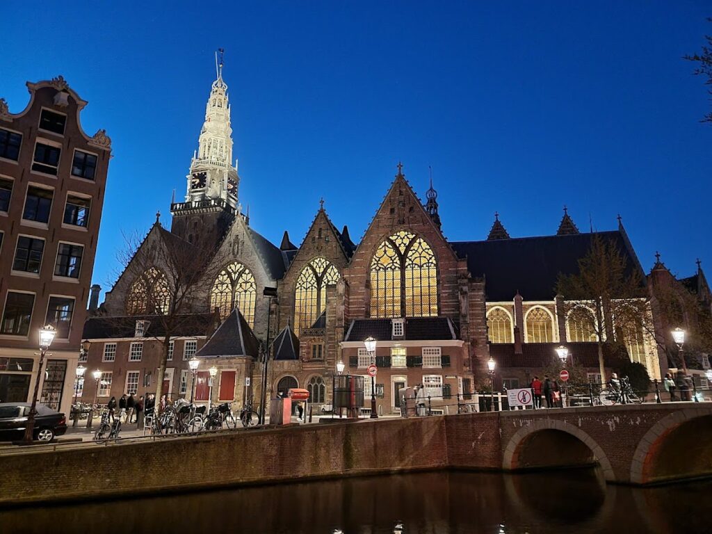 Oude Kerk: Amsterdam’s Medieval Parish Church 2 Oude Kerk