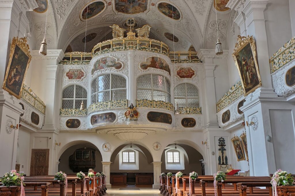 St. Walburg Abbey: A Benedictine Nuns’ Monastery in Eichstätt 2 Benediktinerinnenabtei St. Walburg