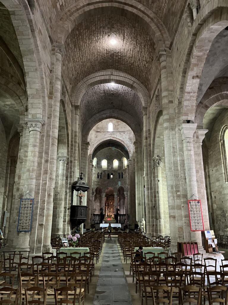 Abbaye Saint-Pierre de Beaulieu: A Medieval Monastic Church in France 2 Abbaye Saint-Pierre de Beaulieu