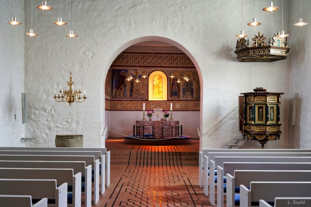 Jelling Church: A Romanesque Royal and Parish Church in Denmark 3 Jelling Church