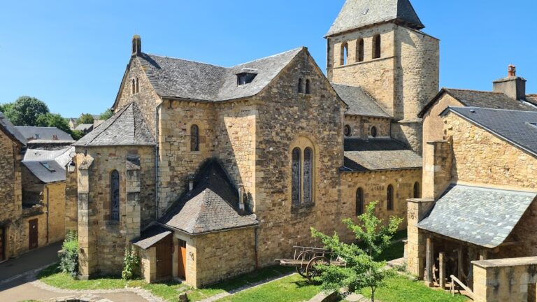 Église Saint-Julien de Vimenet: A Romanesque Parish Church in France