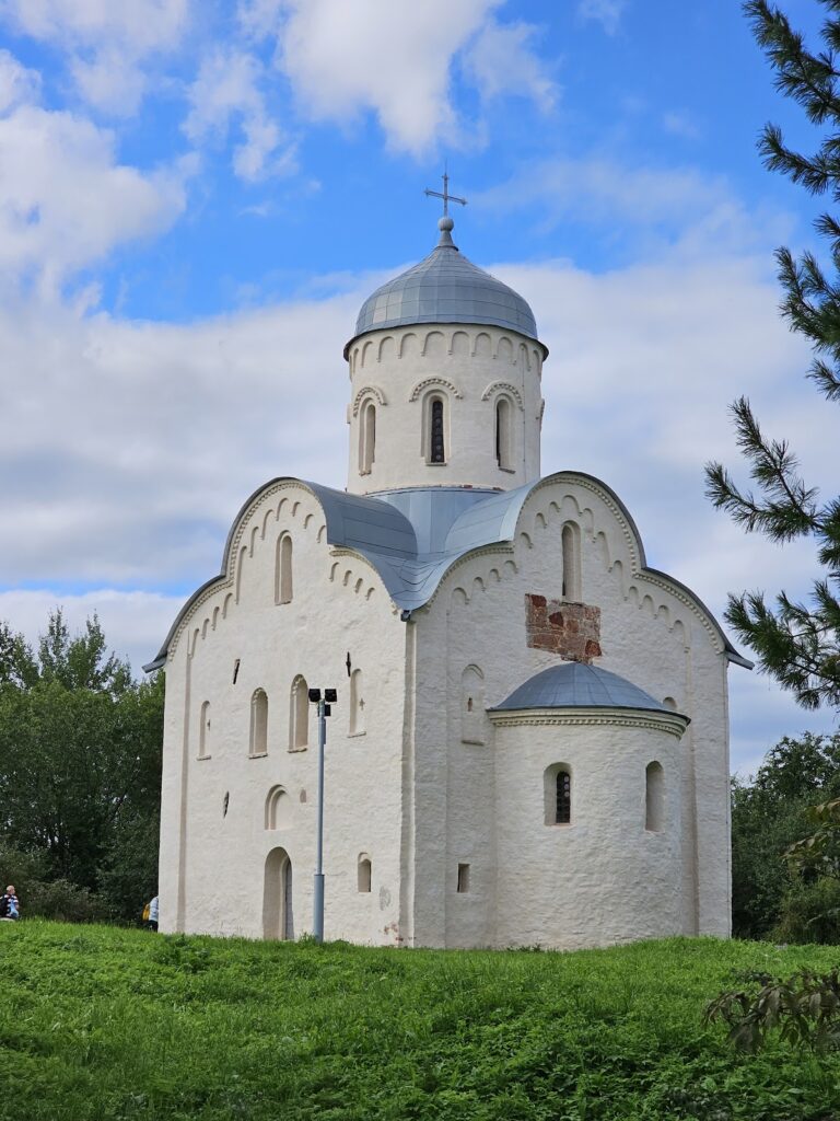 Saint Nicholas Church on Lipno Island: A Medieval Orthodox Church in Russia 1 Saint Nicholas Church on Lipno Island