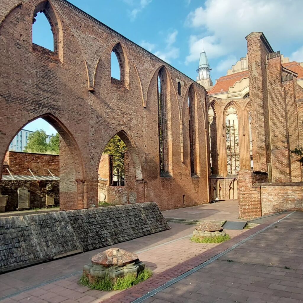 Franziskaner-Klosterkirche: The Ruin of Berlin’s Grey Monastery 2 Franziskaner-Klosterkirche