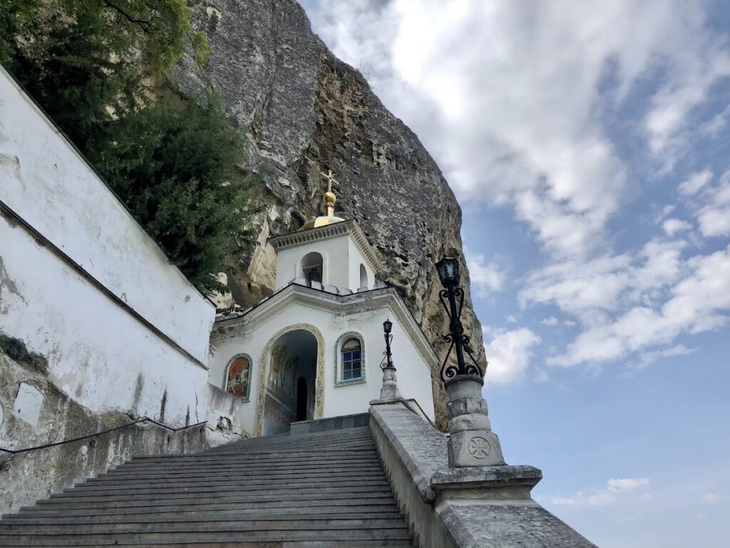 Bakhchisaray Cave Monastery: An Orthodox Monastic Complex in Ukraine 1 Bakhchisaray Cave Monastery