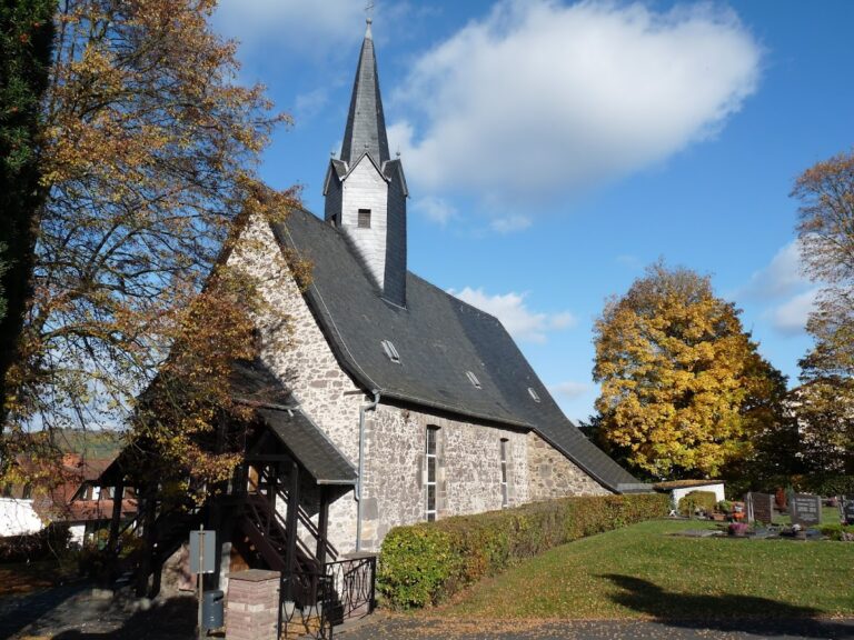 Alte Kirche Watzenborn-Steinberg: A Medieval Church in Pohlheim