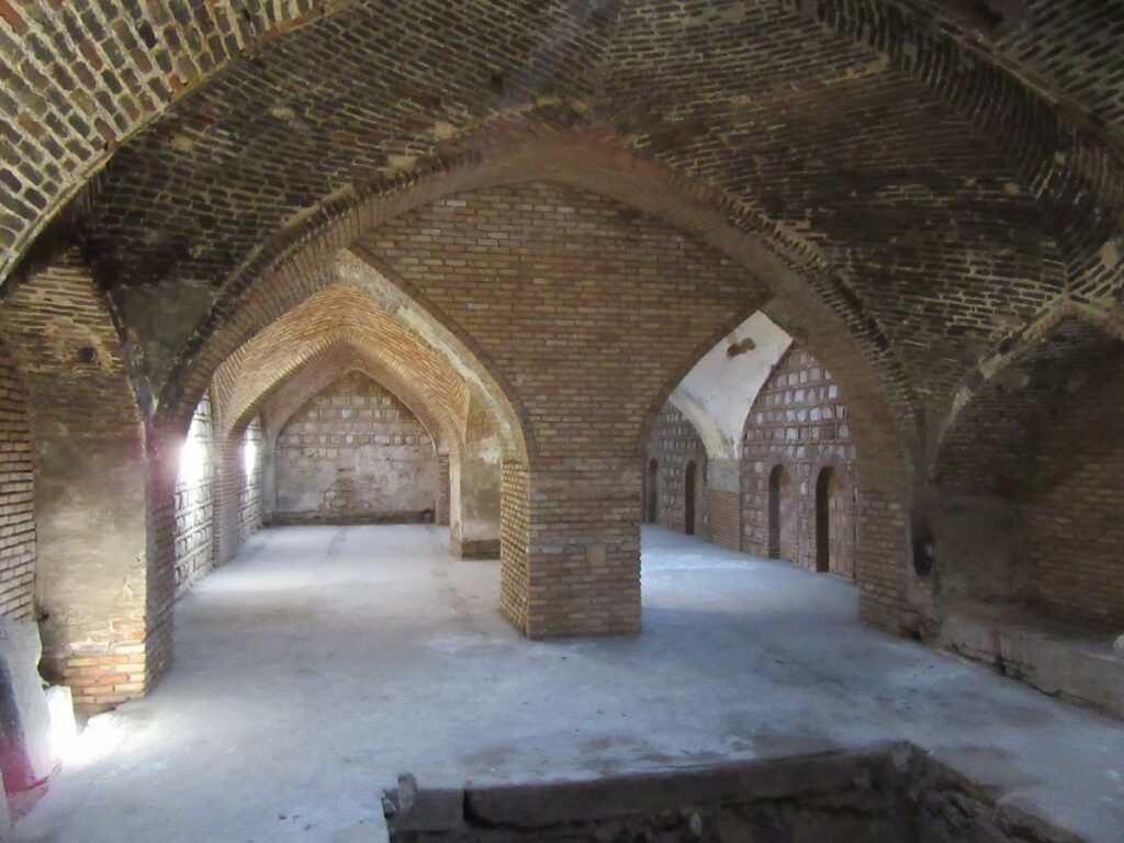 Uzun Hasan Mosque: An Aq Qoyunlu Prayer Hall in Tabriz 2 Uzun Hasan Mosque